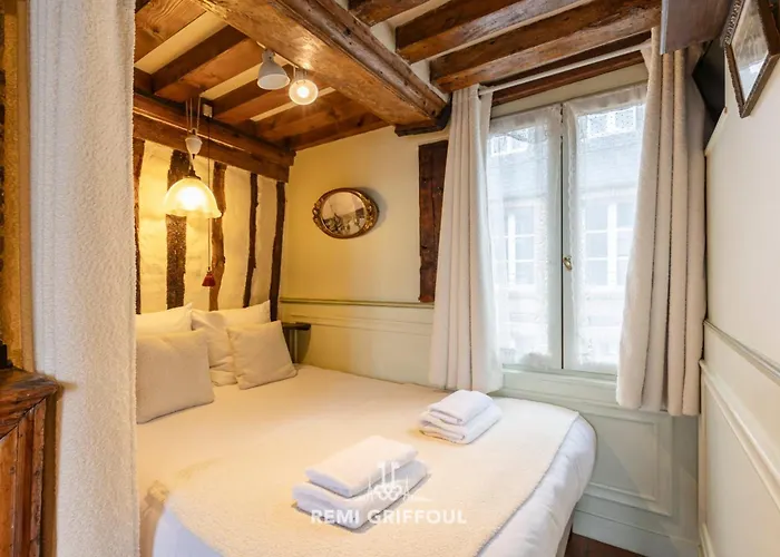 Les Colombages - On The Port Of - View *