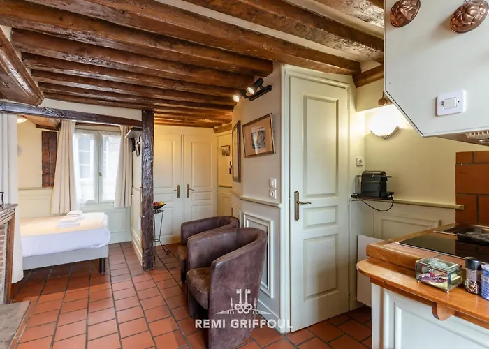 Les Colombages - On The Port Of - View